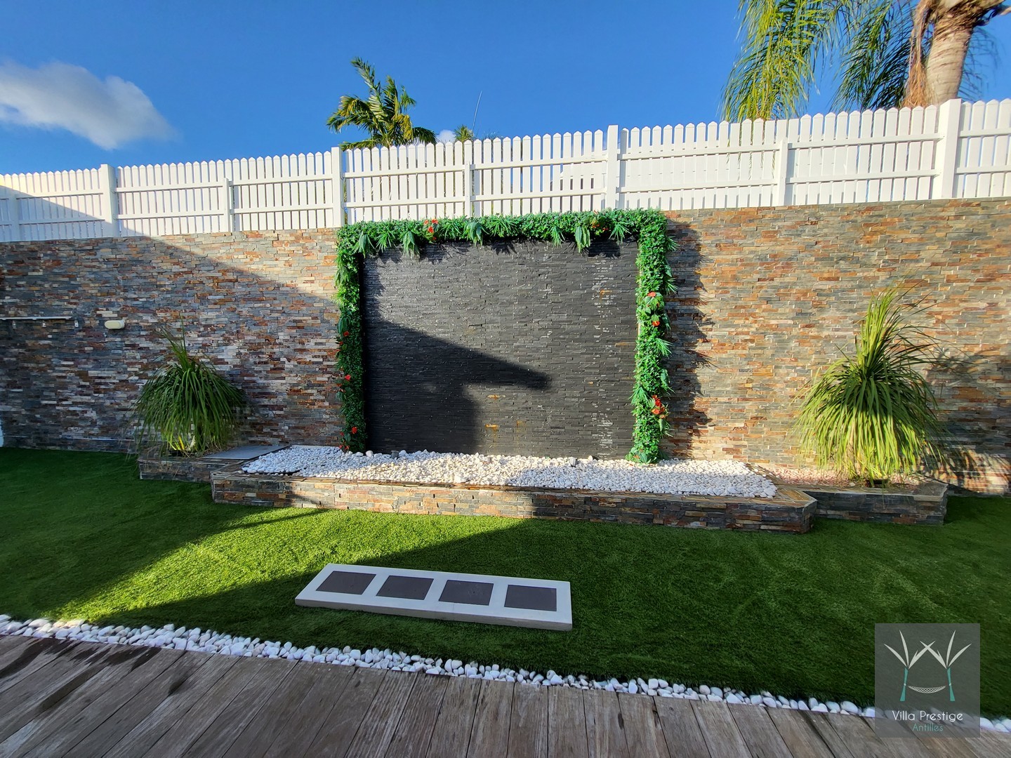 villa de luxe soleil des caraïbes guadeloupe piscine location saisonnière bord de mer