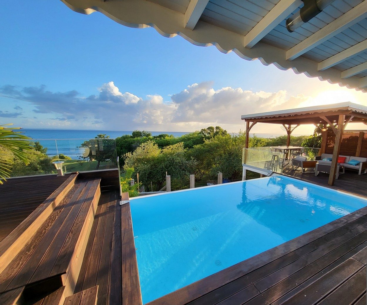 villa soleil des caraïbes vacances en famille avec piscine vue mer de standing