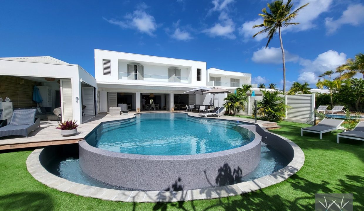 Delphy villa de location bord de mer avec piscine vacances guadeloupe