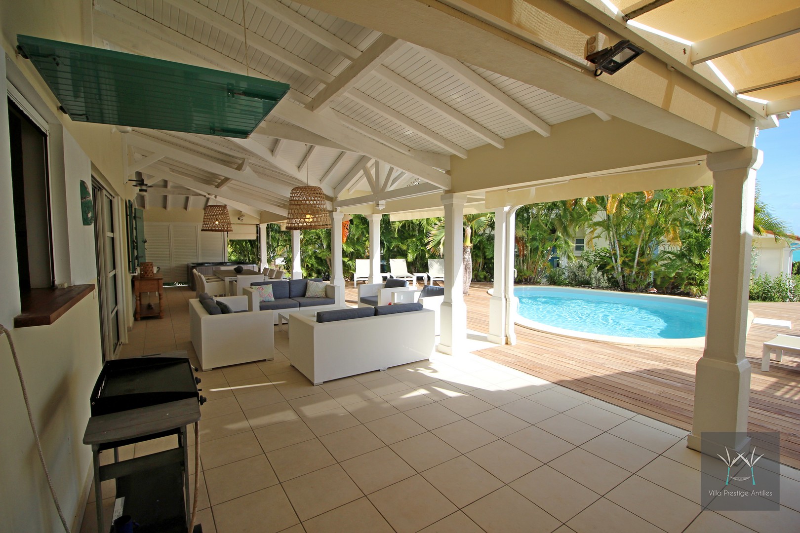 location villa de standing bain de lune vacances en famille vue mer avec piscine guadeloupe plage été