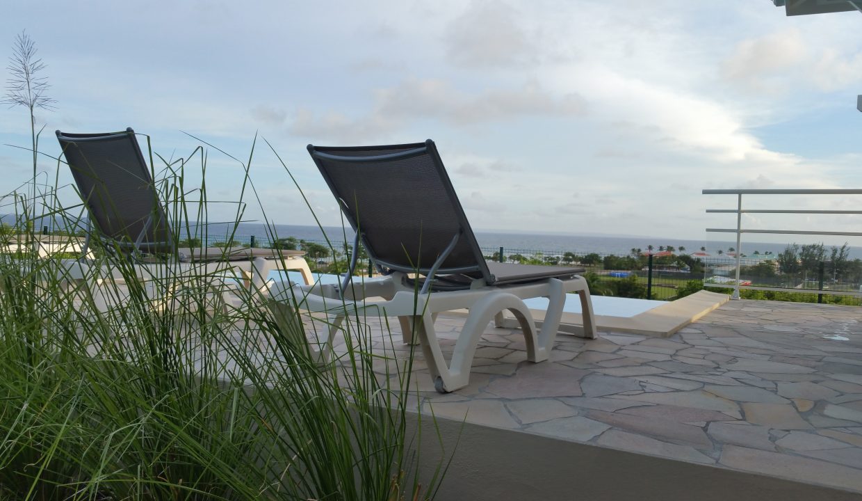terrasse piscine vue merOKok