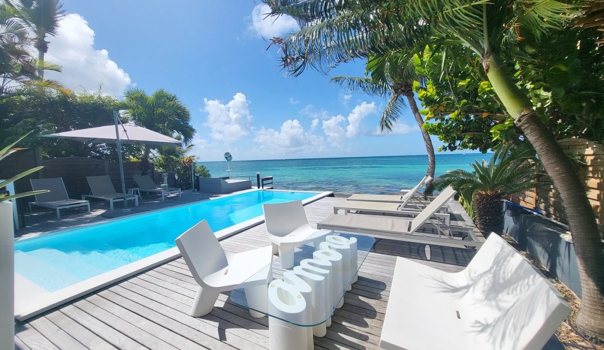 villa la perle guadeloupe vacances en famille avec piscine pieds dans l'eau standing
