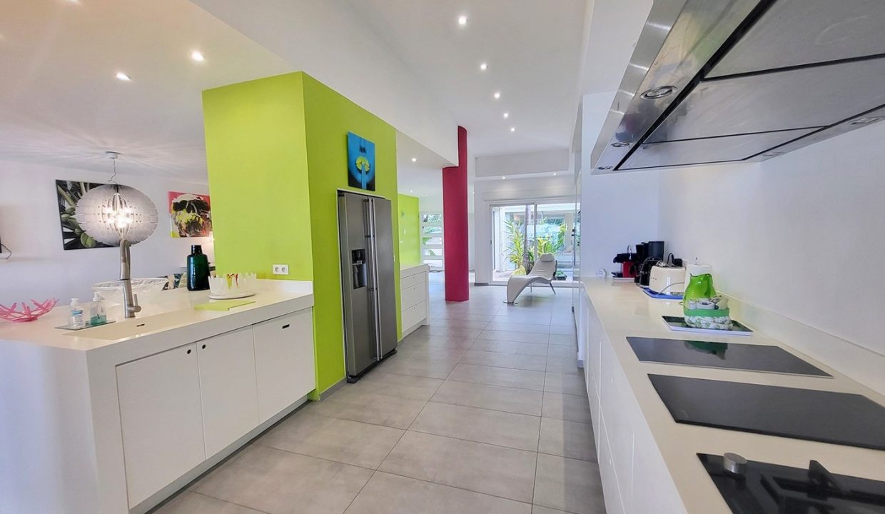 villa la perle guadeloupe vacances en famille avec piscine pieds dans l'eau standing