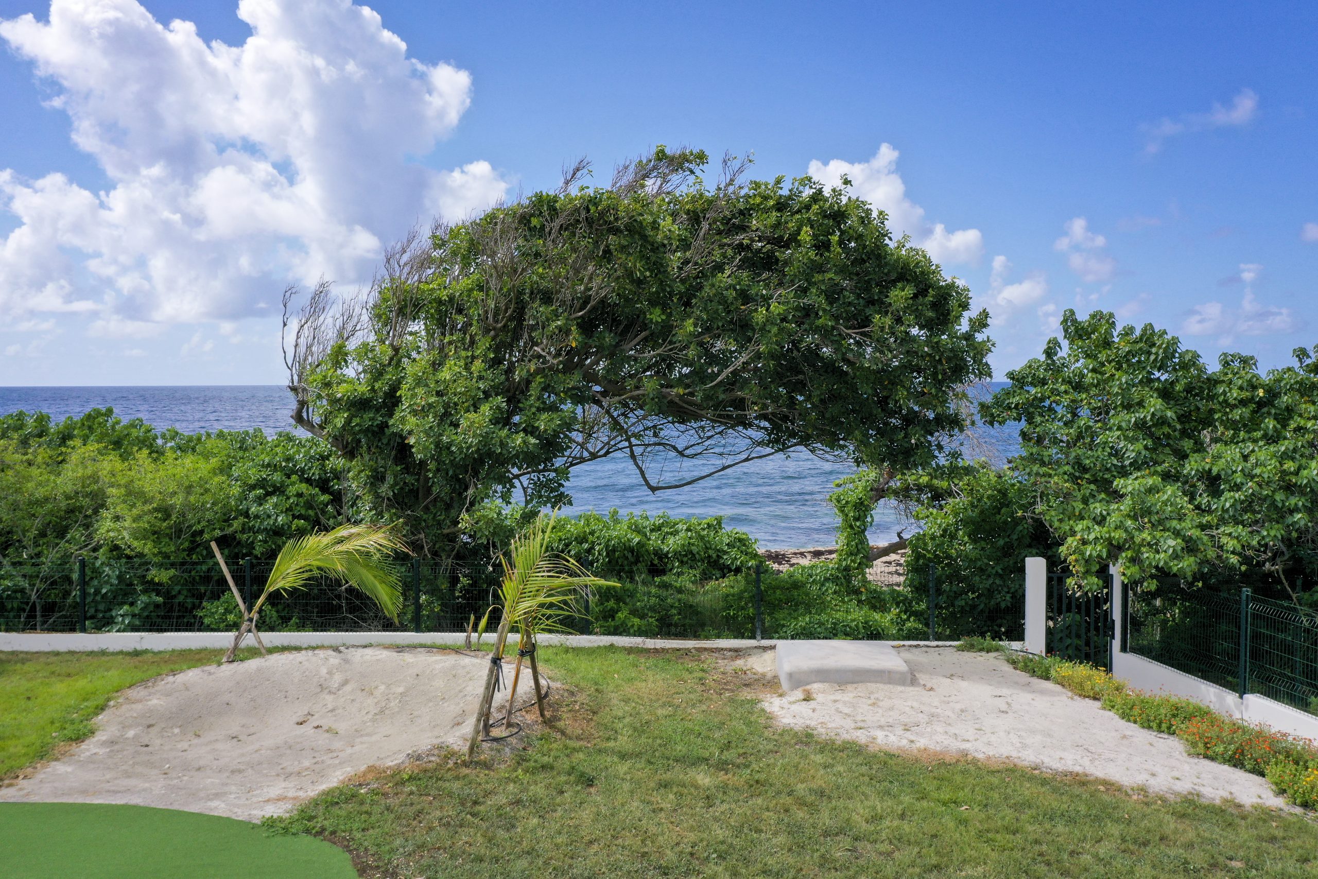 villa beach and putt location maison luxe vacances guadeloupe avec piscine vue mer bord de mer saisonnière