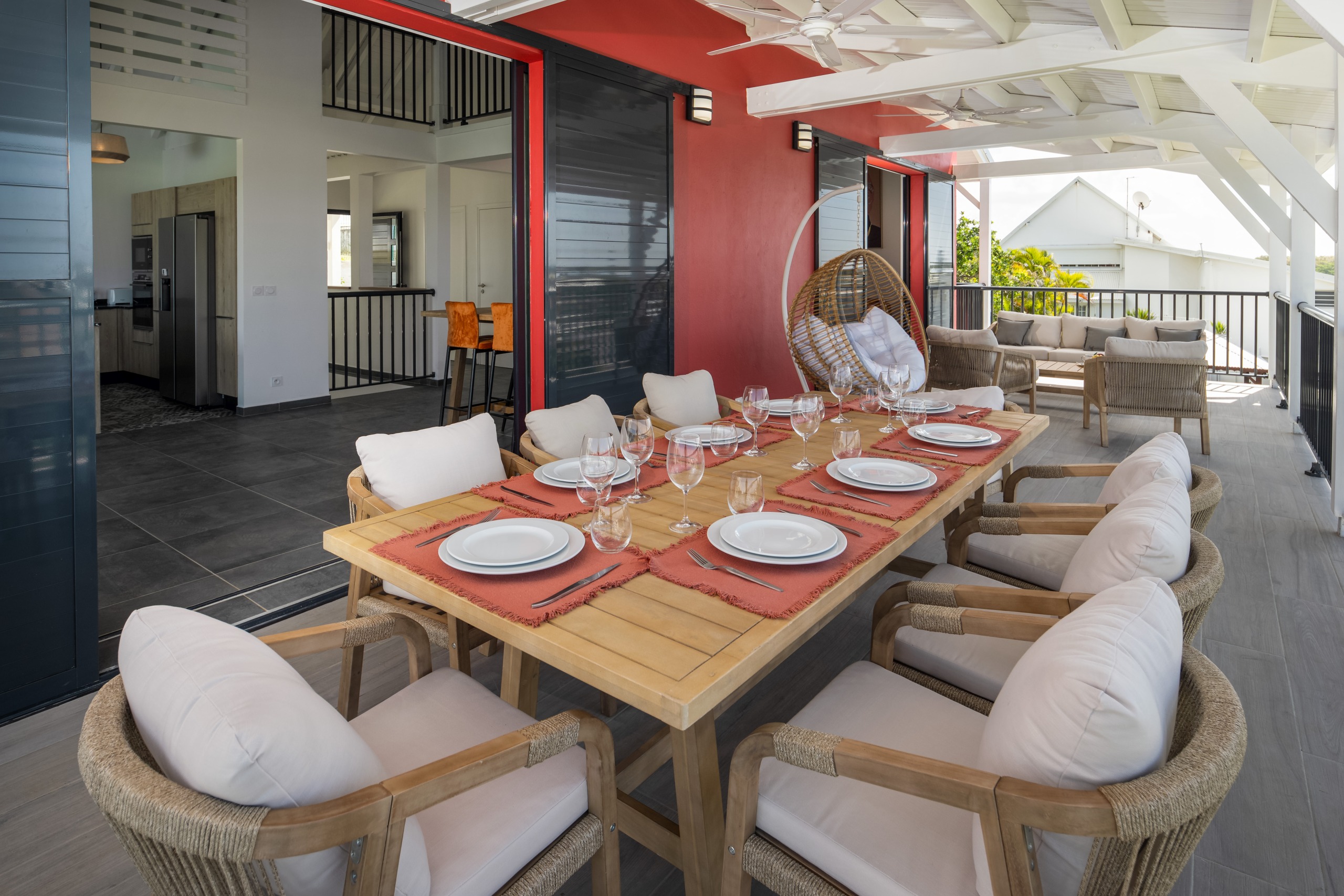 villa-location-vacances-prestige-repas-terrasse-vue-mer