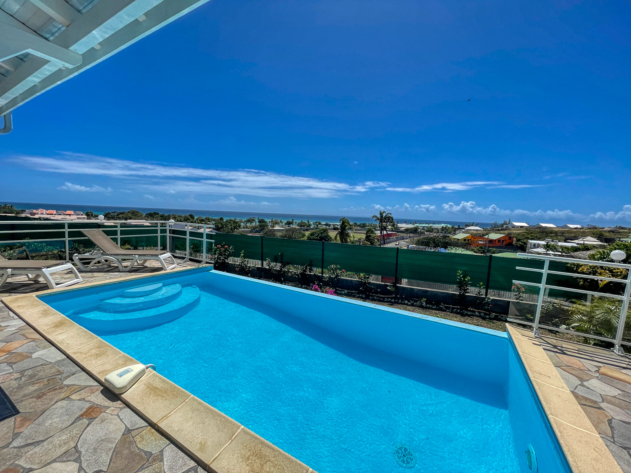 ok piscine 2 villa Rubis 2 chambres 4 personnes vue sur mer piscine à St François en Guadeloupe - piscine