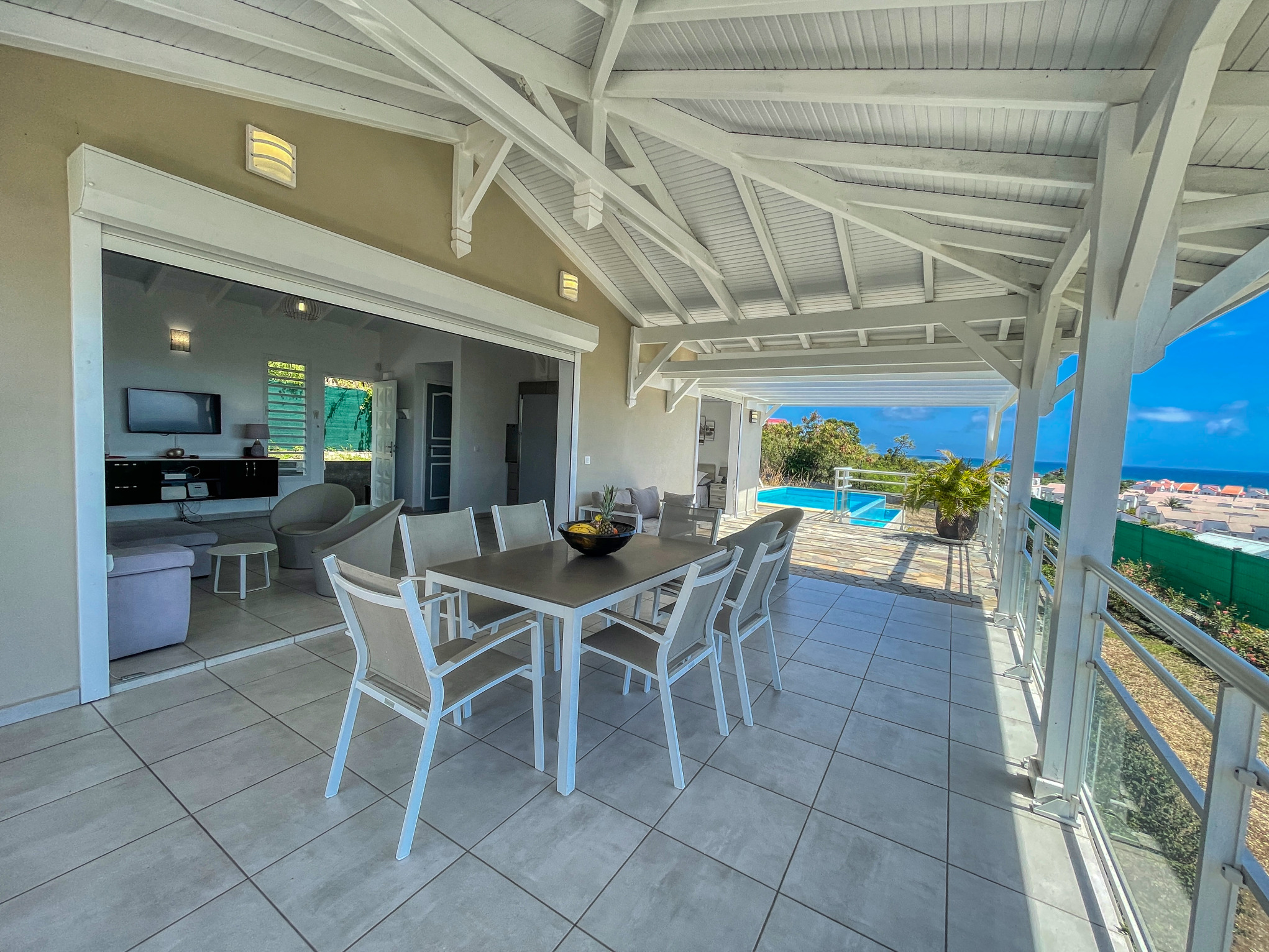 ok terrasse 4 Location villa Topaze 2 chambres 4 personnes vue sur mer piscine à St François en Guadeloupe - terrasse.. (3)